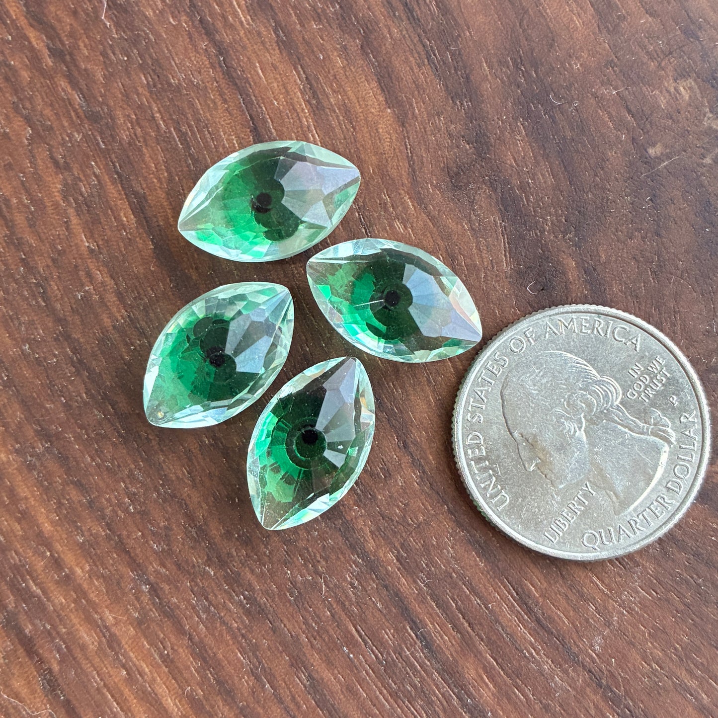 Glass - Eye - Green / Red - 10.5 x18mm