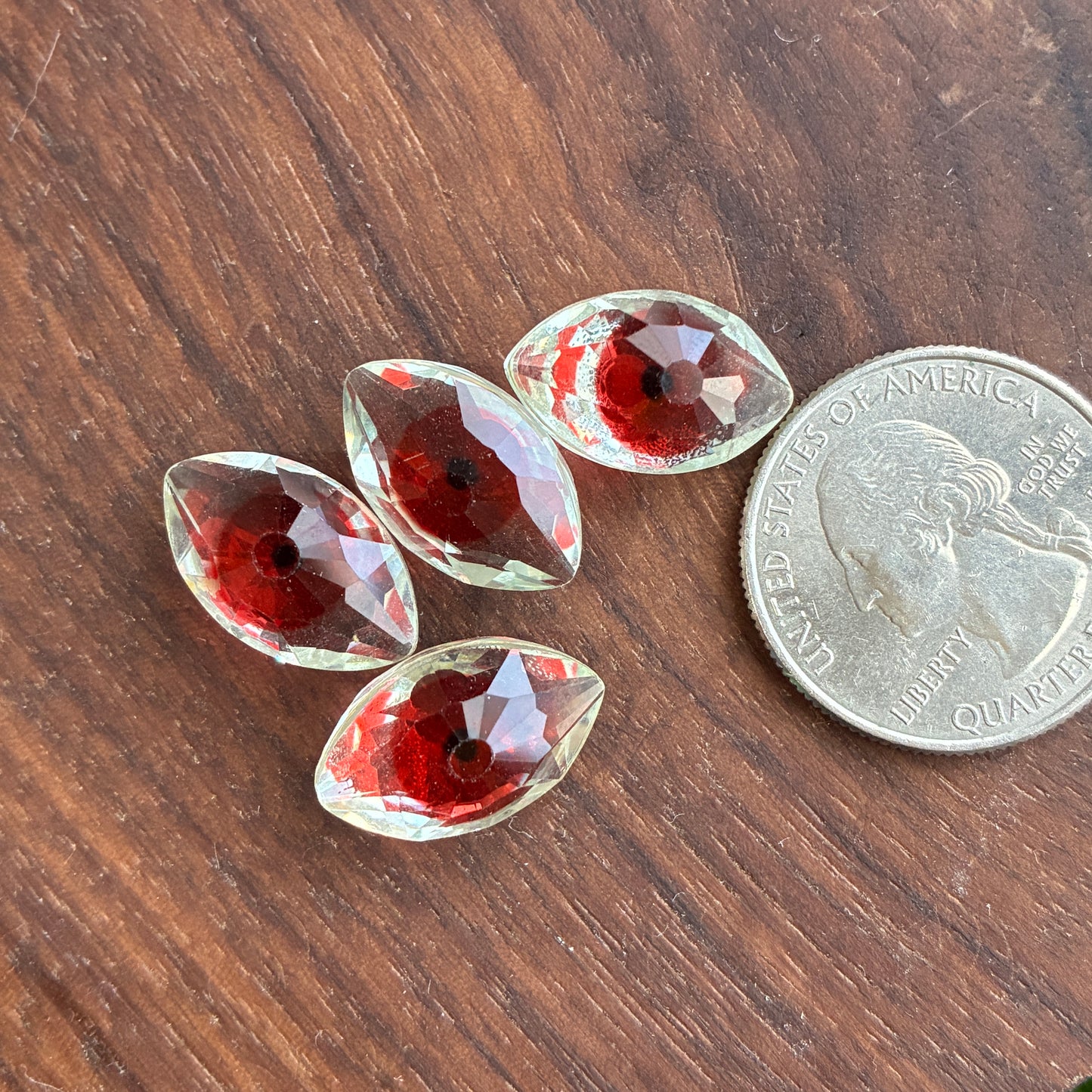 Glass - Eye - Green / Red - 10.5 x18mm