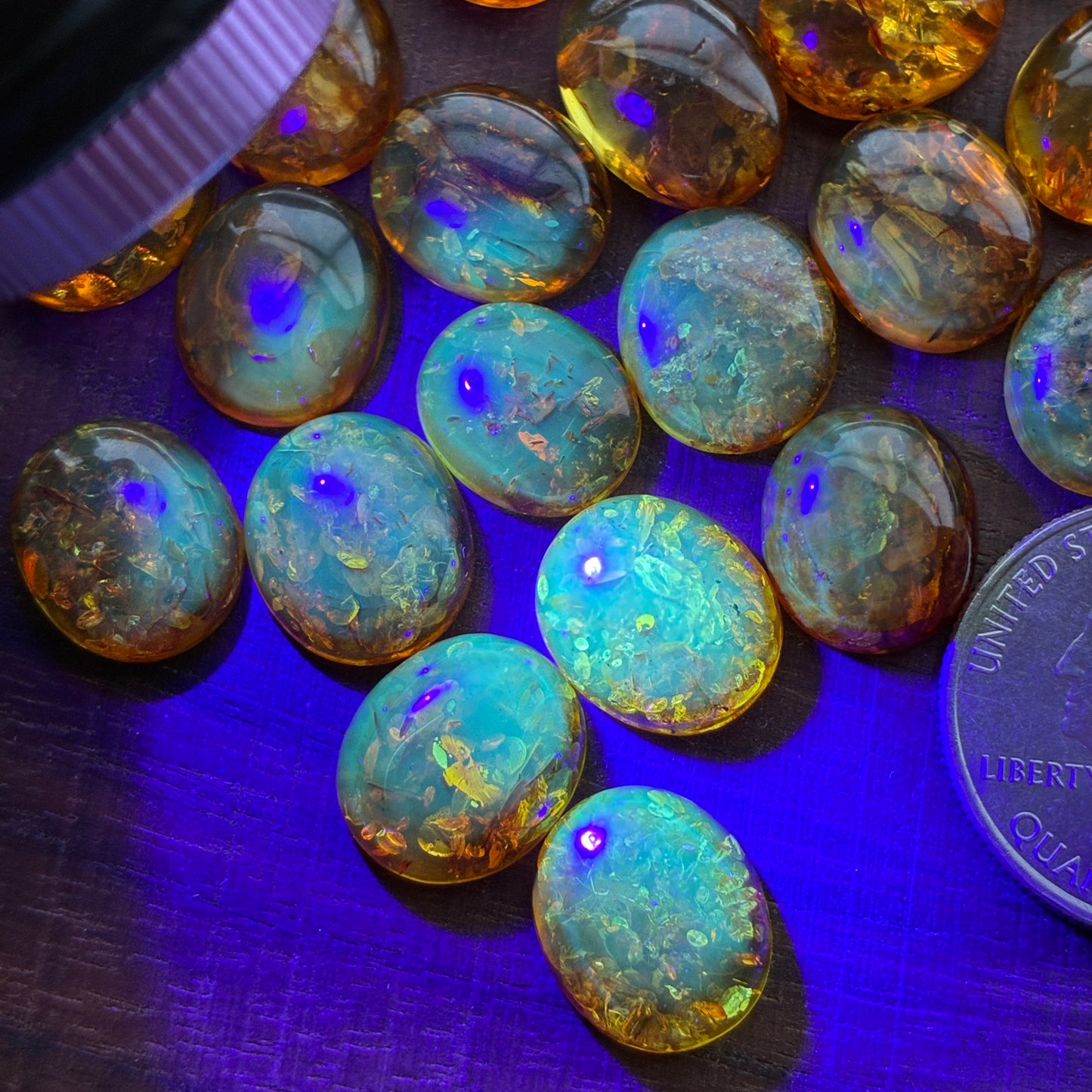 Flower Amber - Cabochon - Ring size - 12 x 14mm - UV Reactive