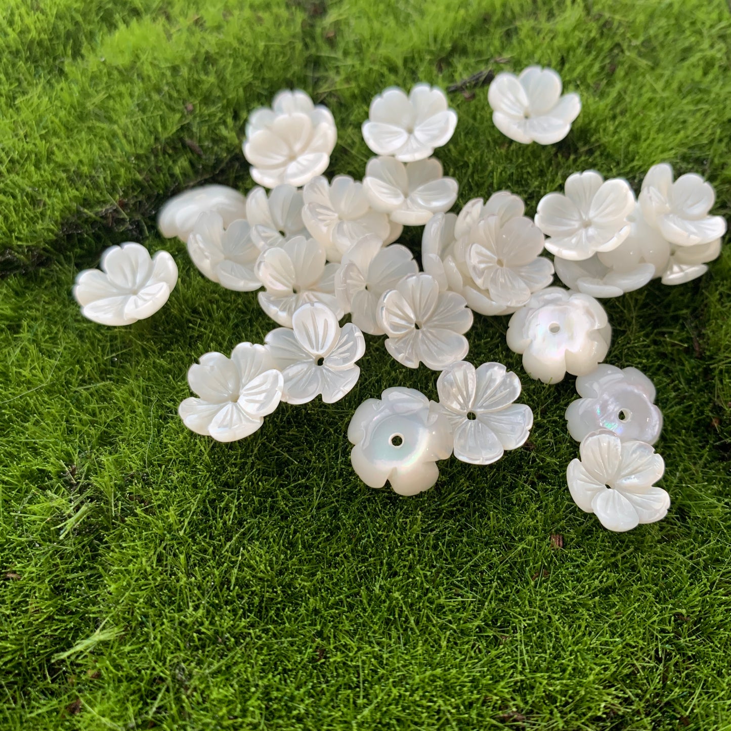 Mother of Pearl - Mini Flower - 10mm